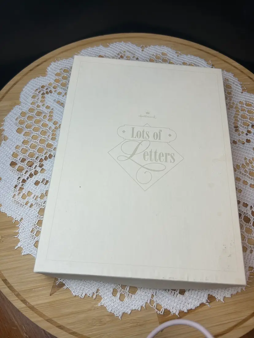 Vintage Hallmark “ Lots Of Letters” Stationary