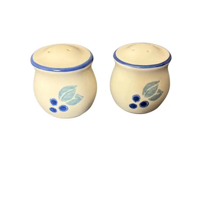 Pfaltzgraff Blueberry Salt And Pepper Shakers With Stoppers country farmhouse
