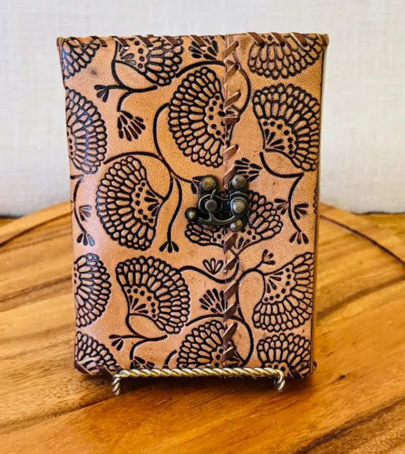 #01 - Handmade Brown Leather Journal Book lock rugged diary Embossed Fans