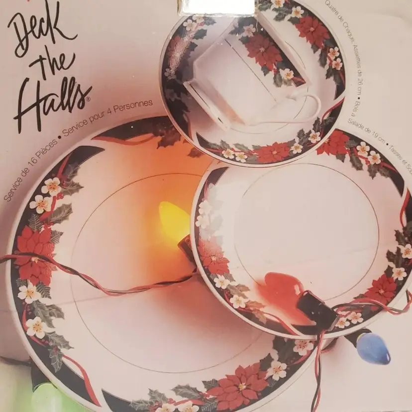 Tienshan Fine China DECK THE HALLS 4 Place Setting 16 Pieces Christmas Floral