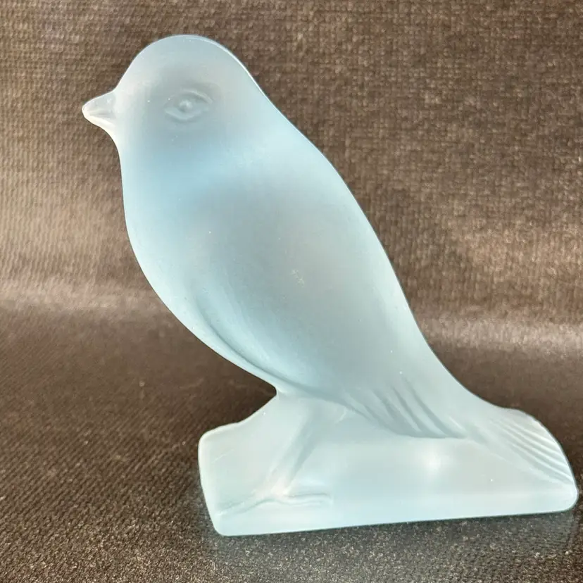 Vintage L.E. Smith Blue Frosted Satin Glass Bird Figurine