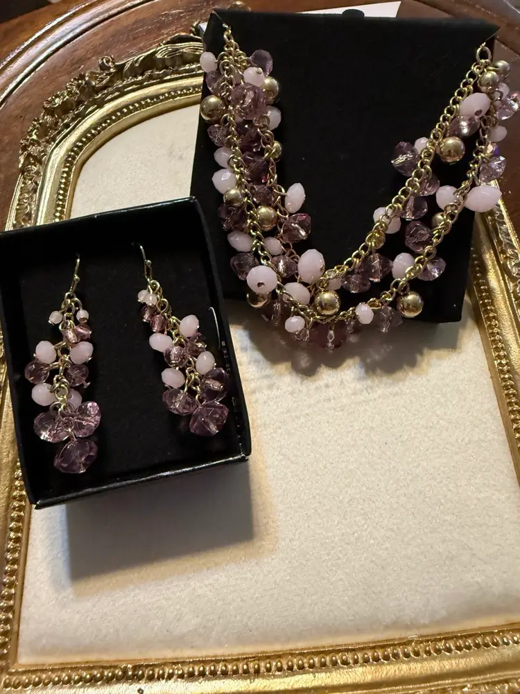 Vintage NOS AVON Orchid Bliss Cluster Necklace And Earrings