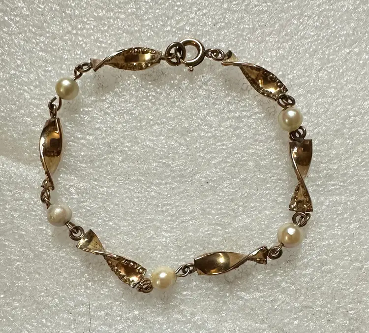 Vintage 12k Gold Filled & Cultured Pearls Bracelet