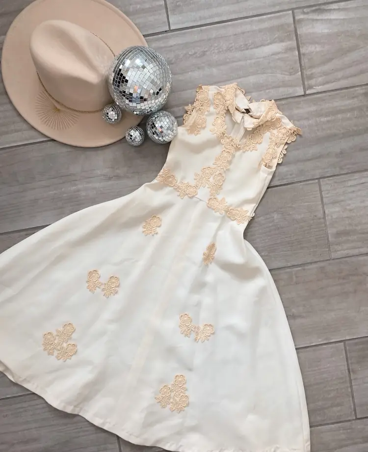 Girls 1970s Ivory Flower Girl Dress Size 4/5