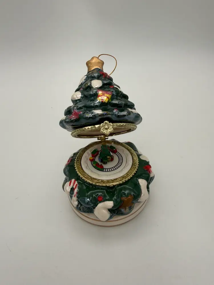 Mr. Christmas “O’ Christmas Tree” 2012 Hinged Musical Ornament Figurine New