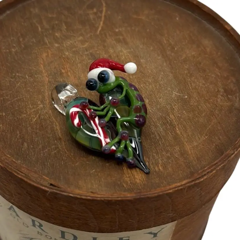 Boomwire Handmade USA Art Glass Santa Hat Frog On Leaf Heart Pendant - 1.75”