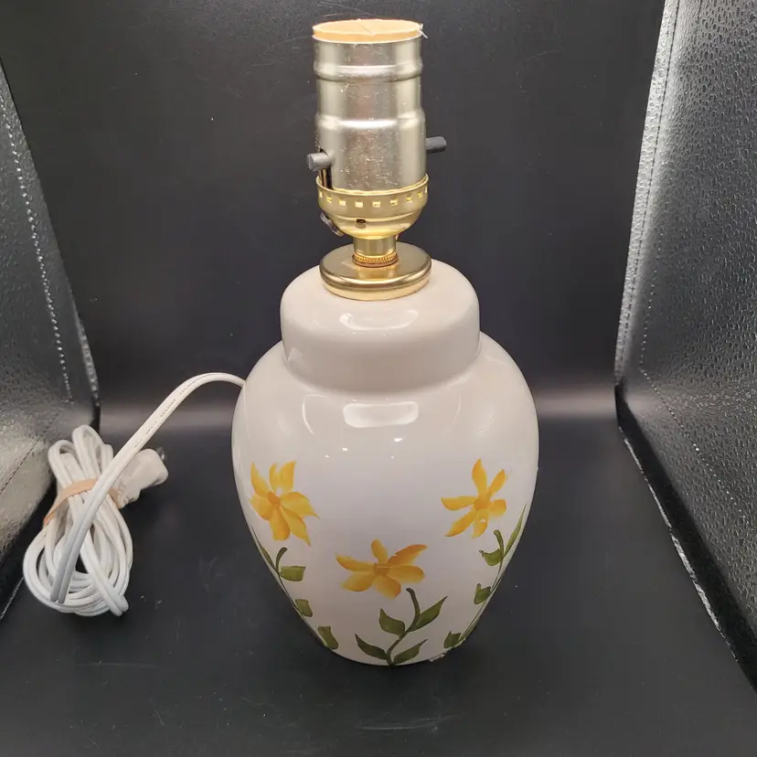 Vtg Ceramic Floral Table Lamp 9 inches Tall Works