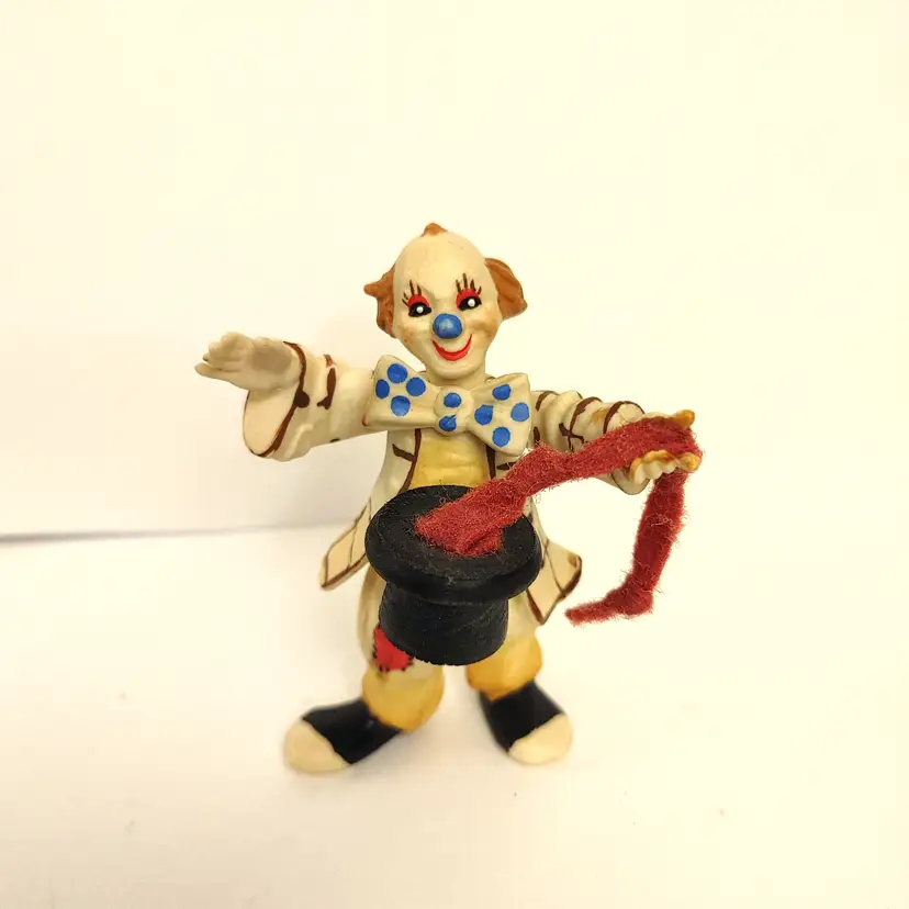 Clown. Made by Anri Toriart in Italy. Hand painted wooden clowns. Approximately 4 inches tall. As shown. Will point out any condition issues that I see.