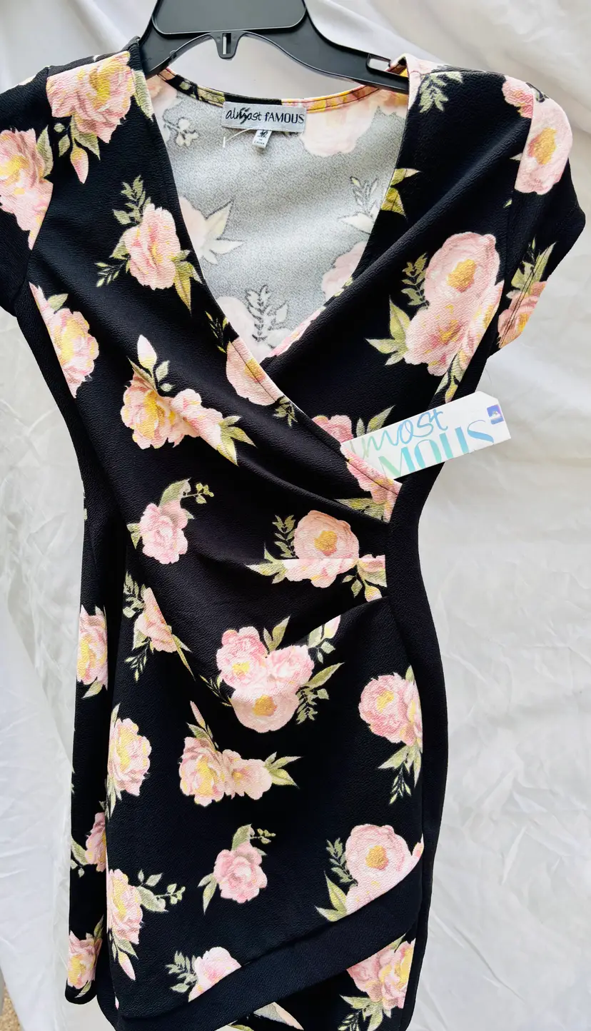 Almost Famous  NWT Ladies Small