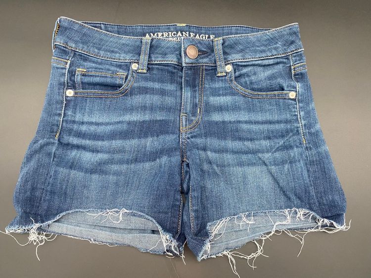 American Eagle Women's Size 2 Super Stretch Fit Blue Denim Cut-Off Jean Shorts