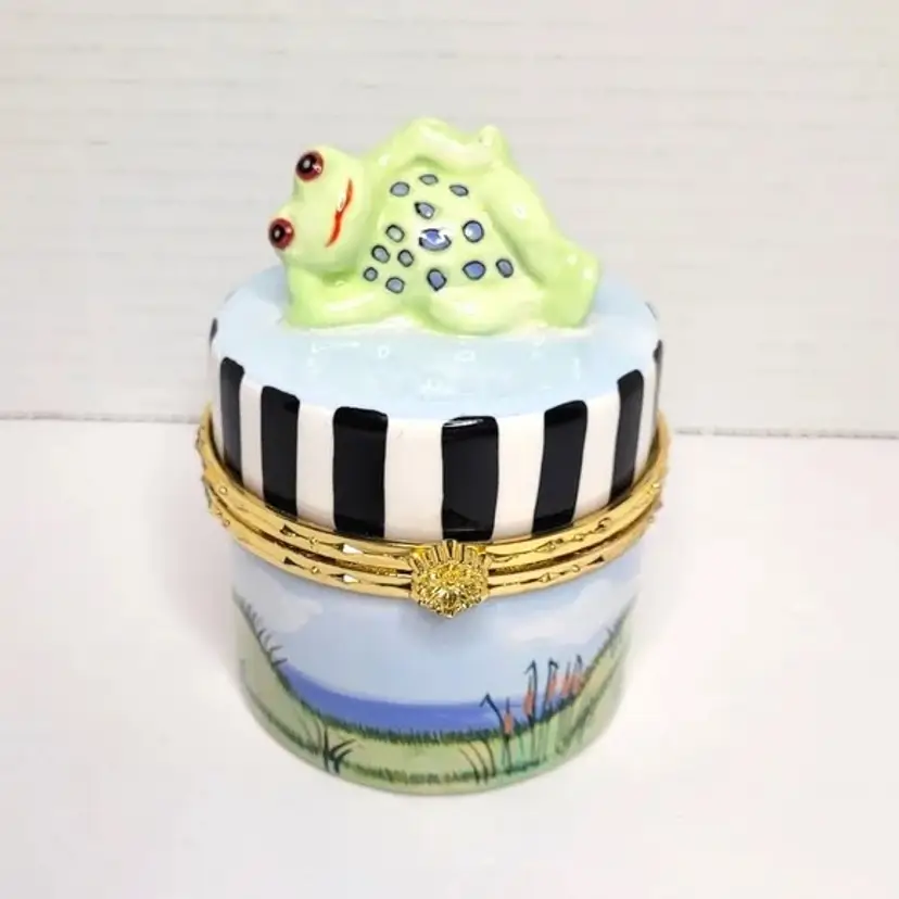 Beach Theme with Frog Hinged Trinket Box Designed by Eileen Tramonte for Zrike
