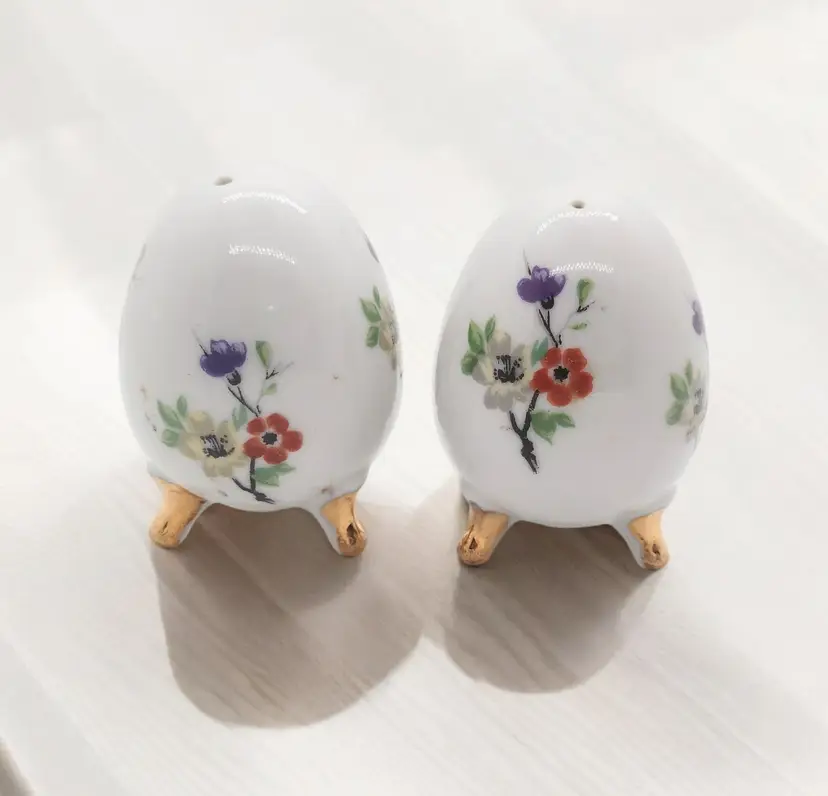 Vintage Enesco Floral Egg Shaped Footed Salt and Pepper Shakers Porcelain Retro