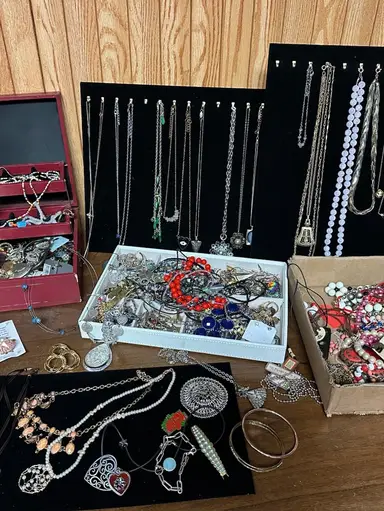Let’s Get Crazy On Christmas! $1 Jewelry Starts Pop Up Sale