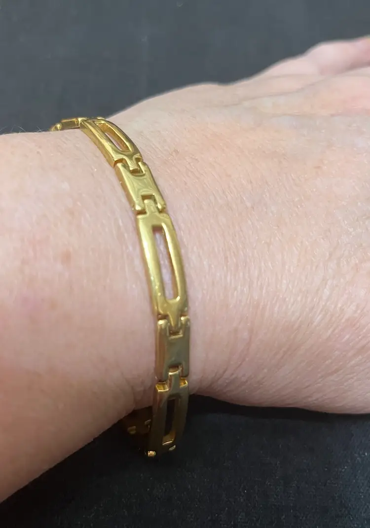 Napier Goldtone Bracelet 7.5”