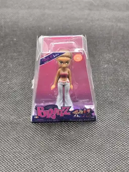 MGA Bratz Minis Flaunt It Sasha Figure Tiny Toy