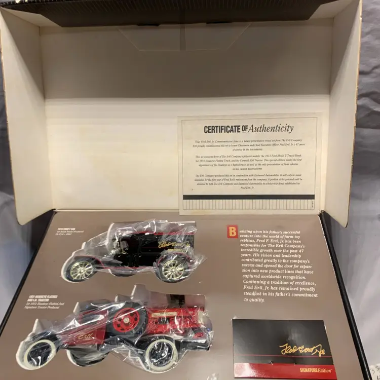 VGT ERTL Signature Edition 1913 FORD T VAN, 1931 HAWKEYE  Flatbed w Tractor COA