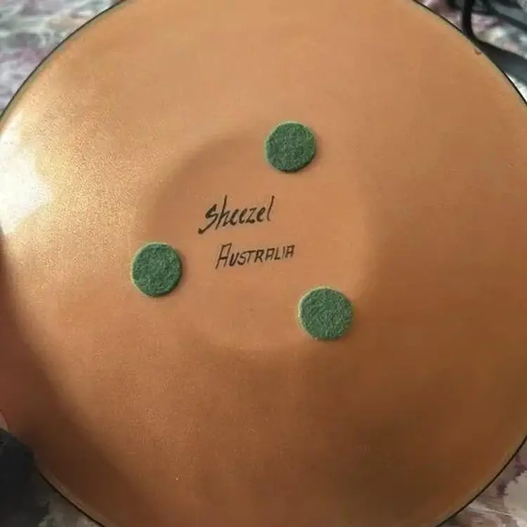 Vintage Debbie Sheezel Daisy Enamel on Copper Bowl/plate
10"