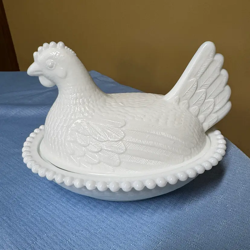 Indiana Glass milk glass hen on a nest 7-inch