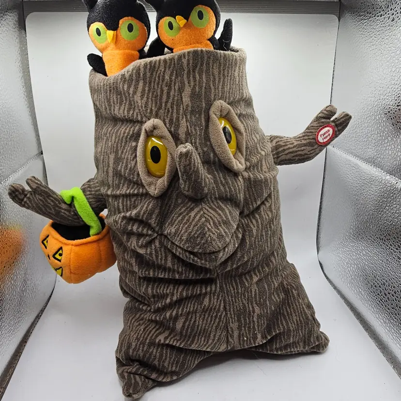 #01 - Hallmark Owls In Tree Animated With Jack O Lantern Tune To Adam's Family Halloween