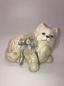 Vintage Ceramic Persian Cat With Ribbon Lace And Flower