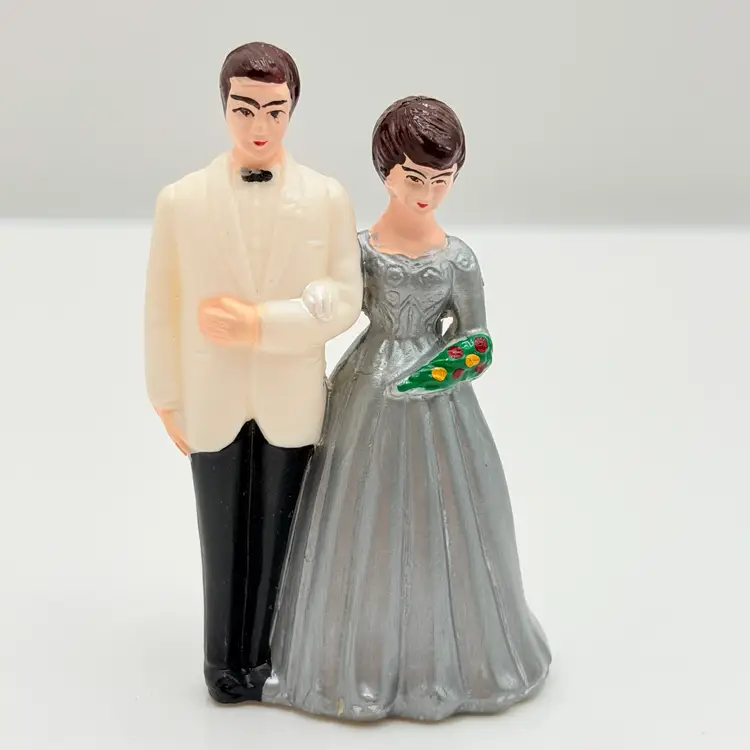 Vintage Plastic Bride In Silver And Groom In White Cake Topper
