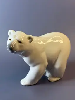 Lladro Attentive Polar Bear Porcelain Figurine 4” X 5”