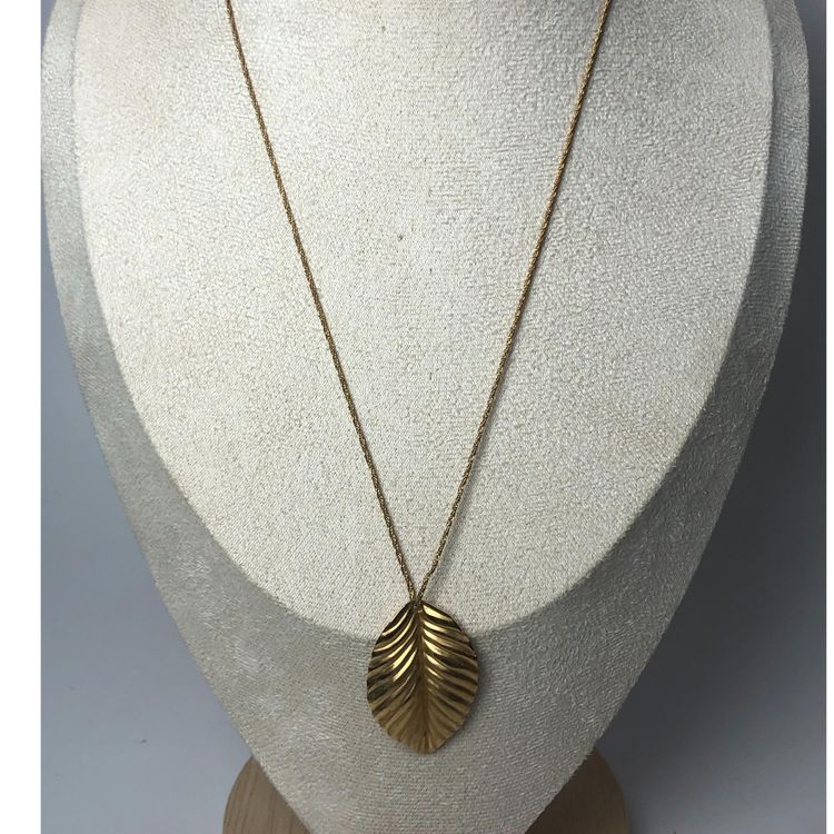 Vintage Napier Gold Tone 18" Necklace with Leaf Pendant Minimalist
