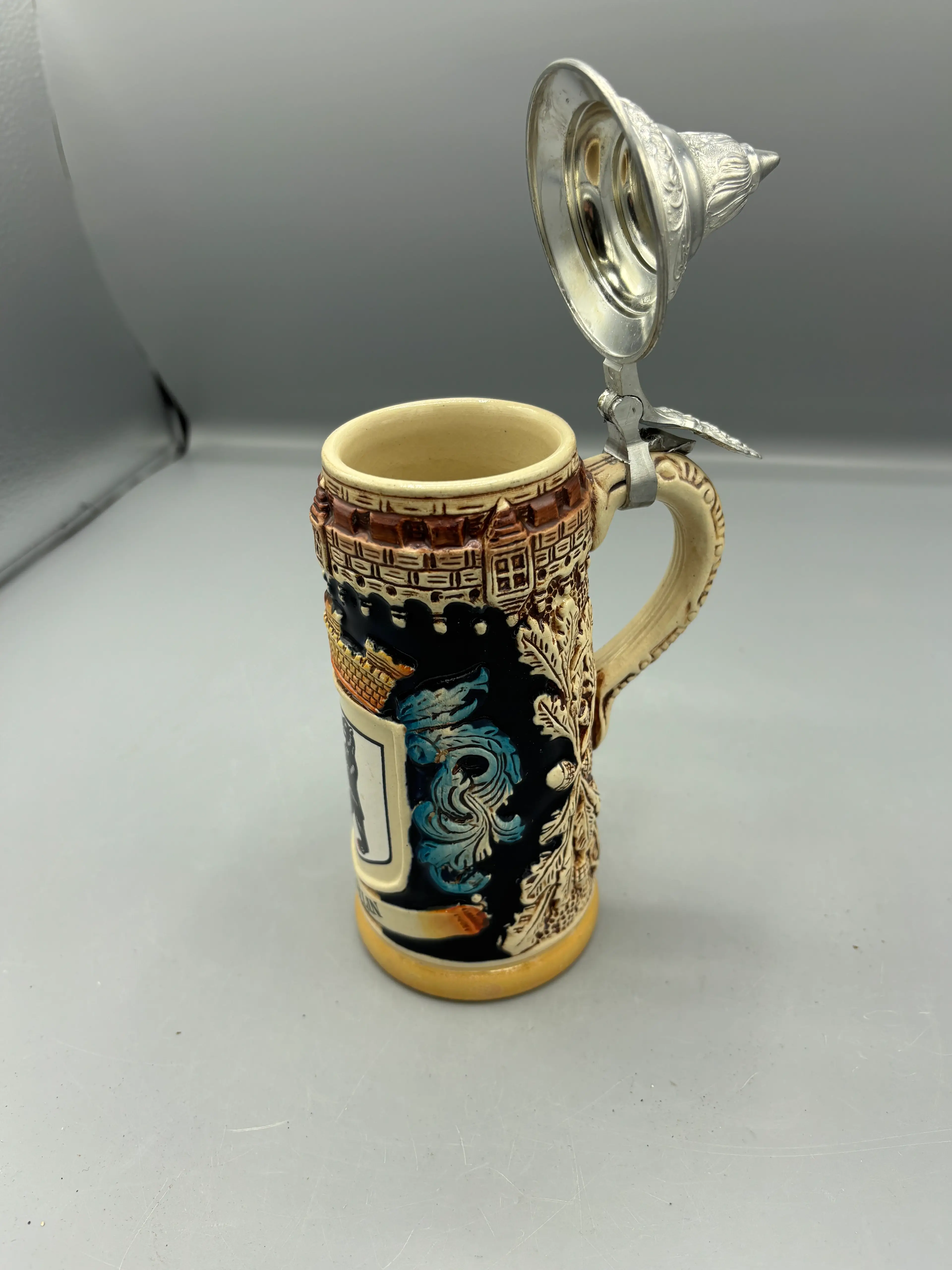 Image 1 of 6