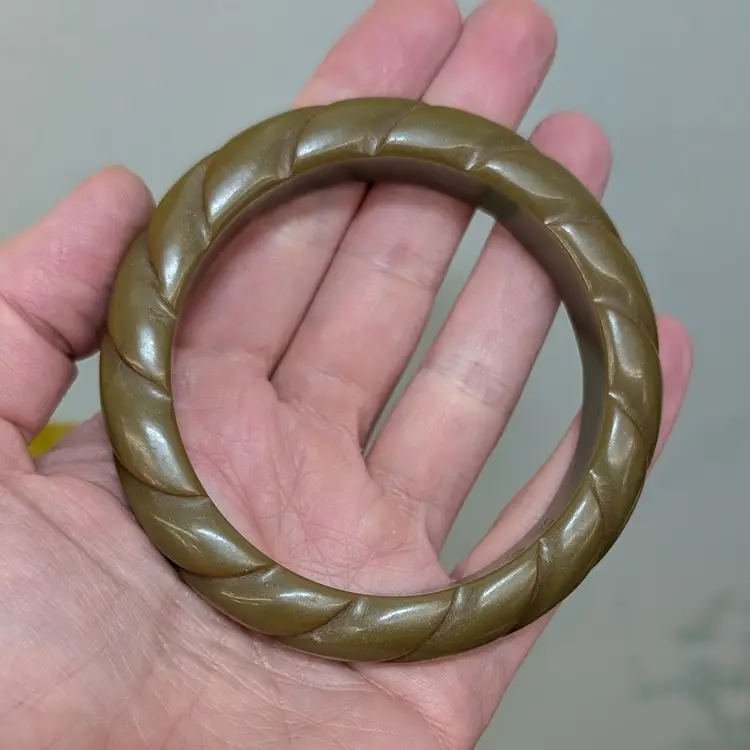 Vintage Carved Rope Olive Green Bakelite Bangle Bracelet Pea Soup
