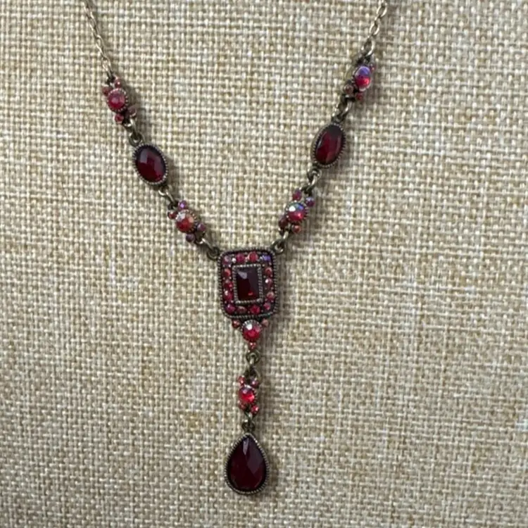 Vintage Avon Necklace And Earrings Set