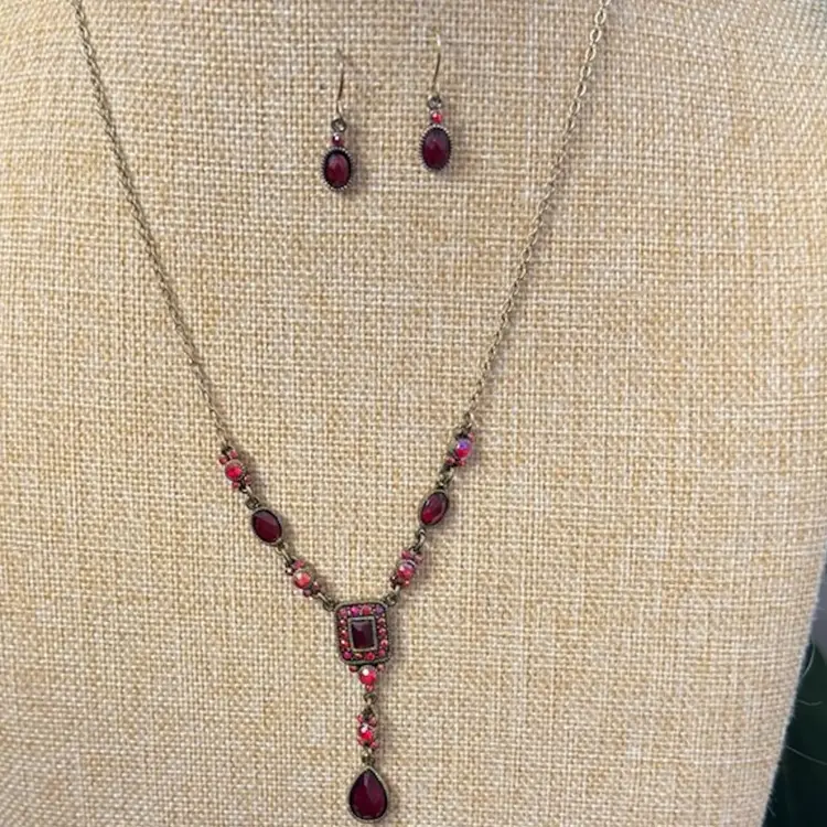 Vintage Avon Necklace And Earrings Set