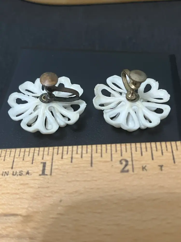 55) Vintage White Plastic Floral Screwback Earrings