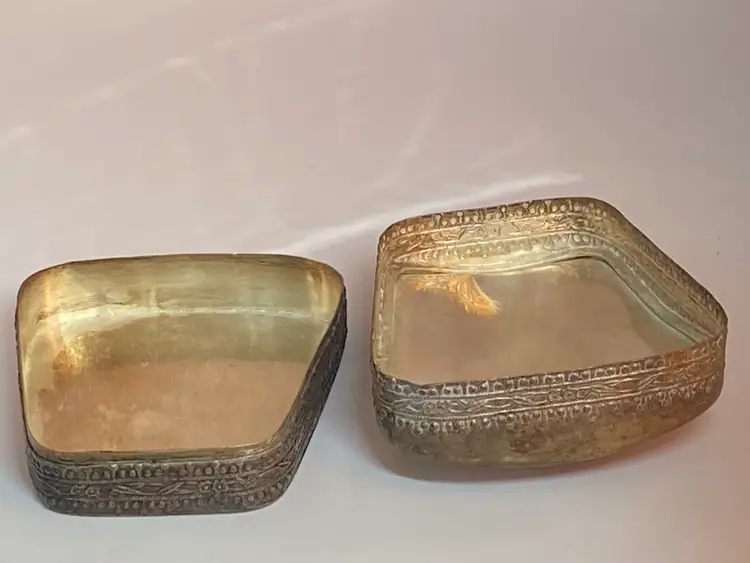 Chinese Trinket Box w/ Inlaid Porcelain Design, 3.5" x 3.25"