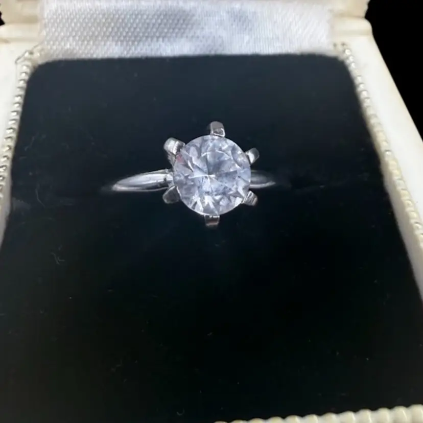 Vintage Sarah Cov sterling Silver And White Topaz Ring Size 6 3/4