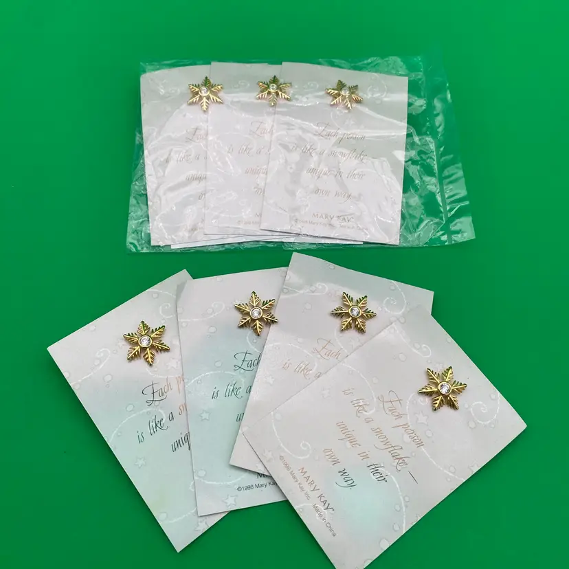 Mary Kay Lot of 8 Gold-Tone w/ Clear Rhinestone Snowflake Pins - New - VTG 1998