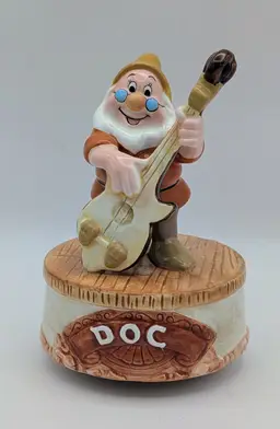 Disney Snow White DOC Schmid Ceramic Figurine Music Box Plays Heigh Ho-  Hi Ho