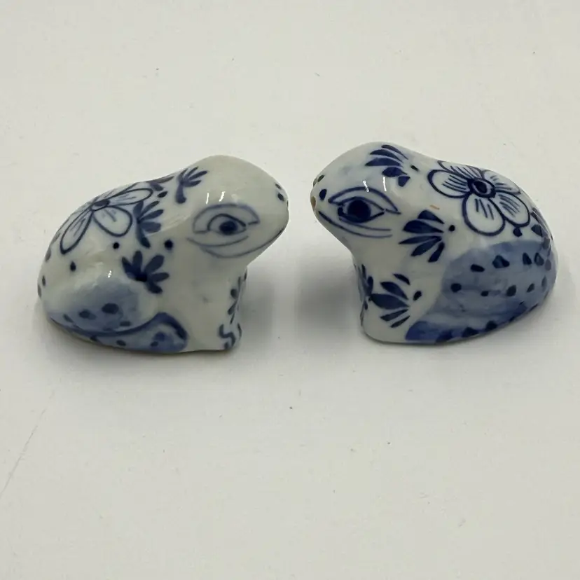 Porcelain Frog Toad Vintage Blue And White Floral Salt And Pepper Shakers Set
