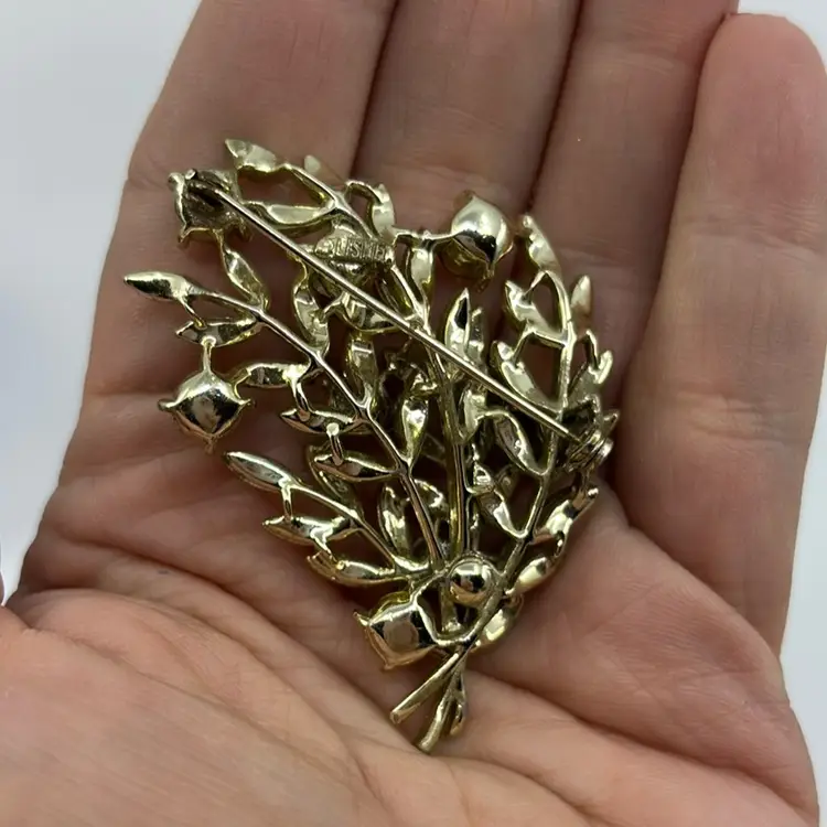 Lisner Goldtone AB Red Rhinestone Layered Leaves Brooch 2.25”