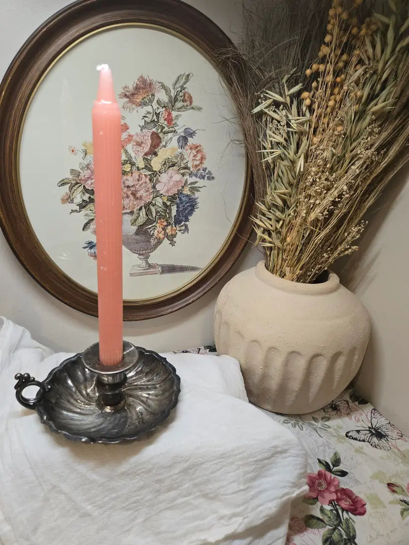 Silver-plated candle holder with finger ring