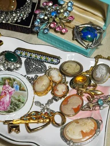 Treasures From Brimfield With Matt