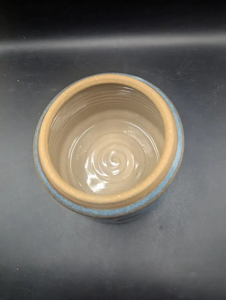 Studio Doe Ridge Pottery By Robert 'Bob' Meier Leaf Motif Planter Signed.