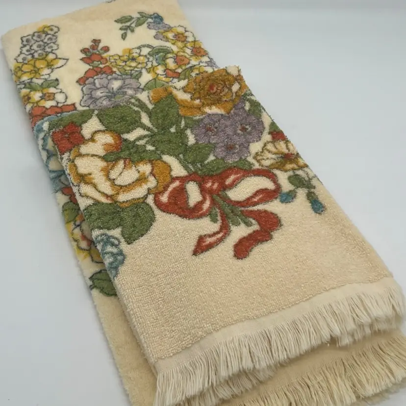 Vintage Pair Bath & Hand Towel Cream Fringe Colorful Rose Bouquet