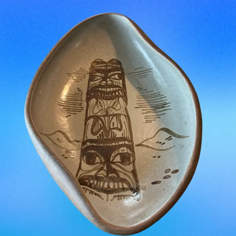 Alaskan Totem Dish Studio Art Hand Painted Pottery Trinket Bowl #16   1970’s  10”x 6.5”