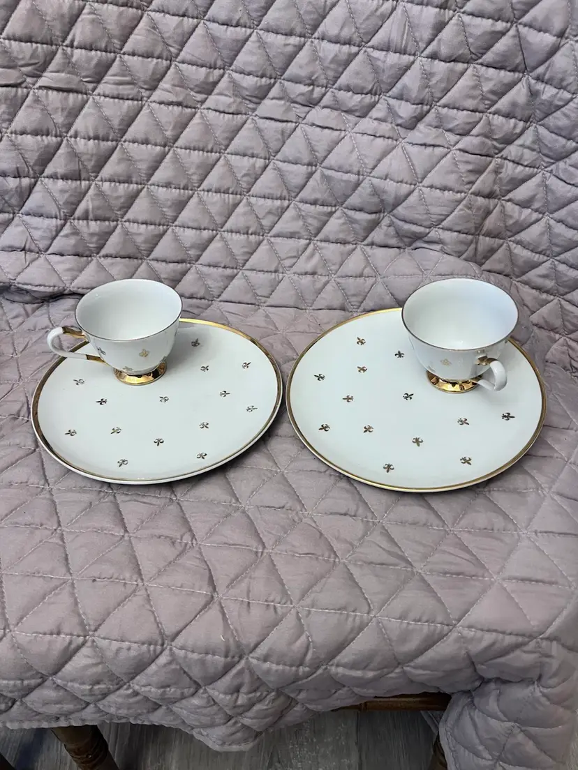 Vintage Fleur De Lis 3512 Gold Tea Cup and Luncheon Snack
Plate Set by Lefton.