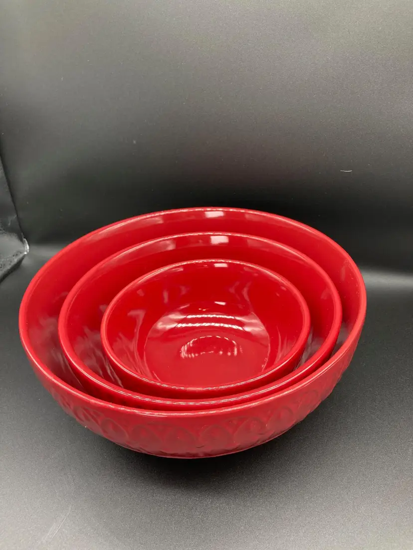 Dolly Parton
3 Bowl Red Set
Ceramic