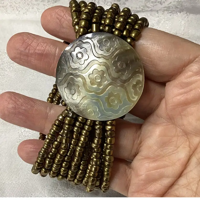 Stretch Carved Mother Of Pearl Bracelet Gold Tone Beads