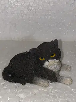 Vintage Resin Cat Figurine As Pictured All Average 3.5-4" In Length
