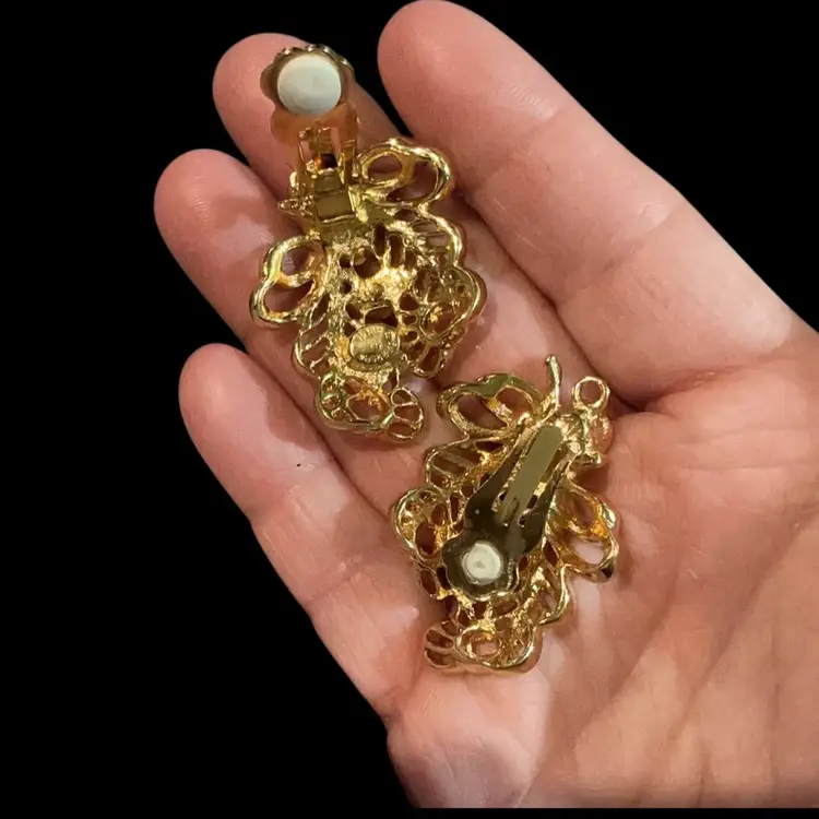 Beautiful Goldtone Chapelle For Avon Clip On Earrings. Floral Design With Clear GL Rhinestones.