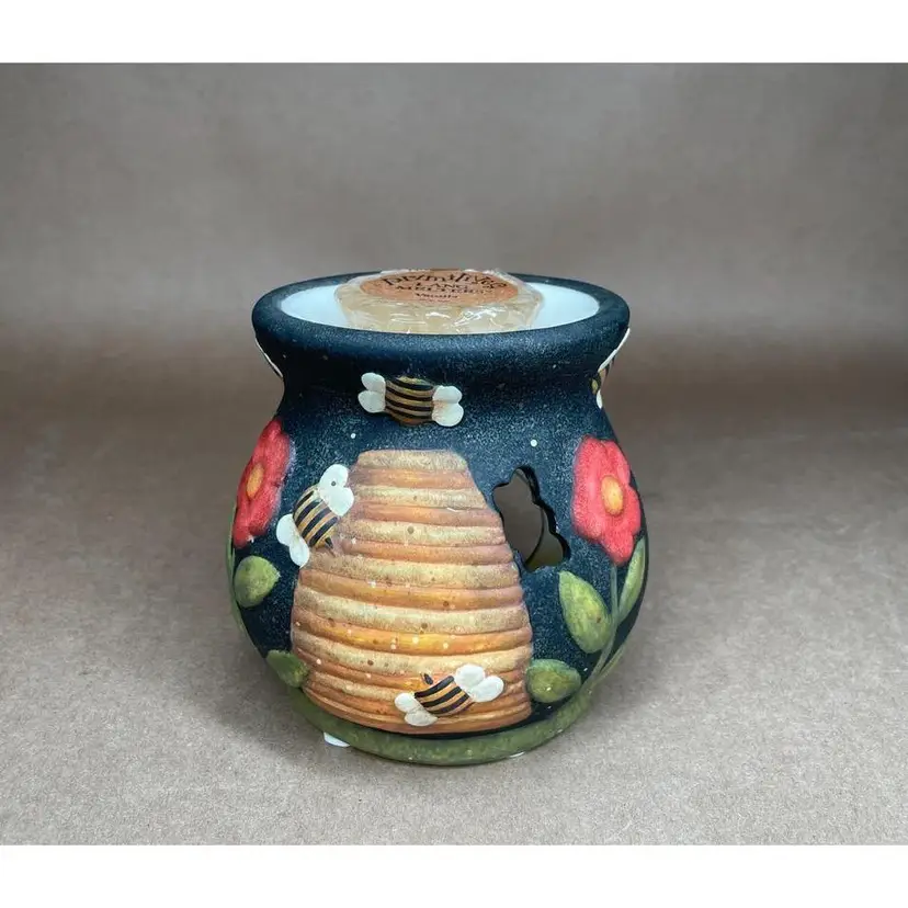 LANG Primitives Melting Pot Busy Bee with Flowers 85190304 Designed by Karen Hillard Crouch