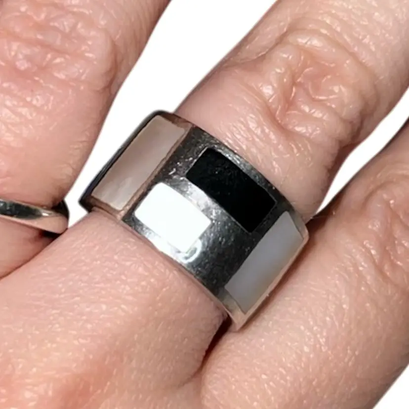 925 Sterling Onyx & Mother Of Pearl Band Ring Sz 6.5